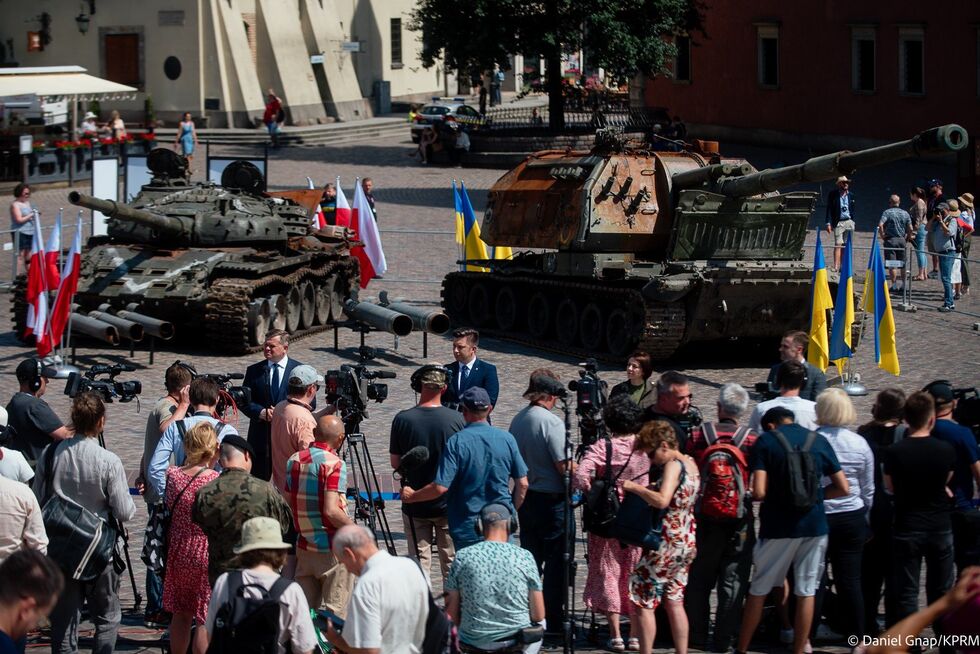 "Російські танки таки увійшли в країну НАТО". У Варшаві відкрили виставку розбитої українцями військової техніки РФ 9