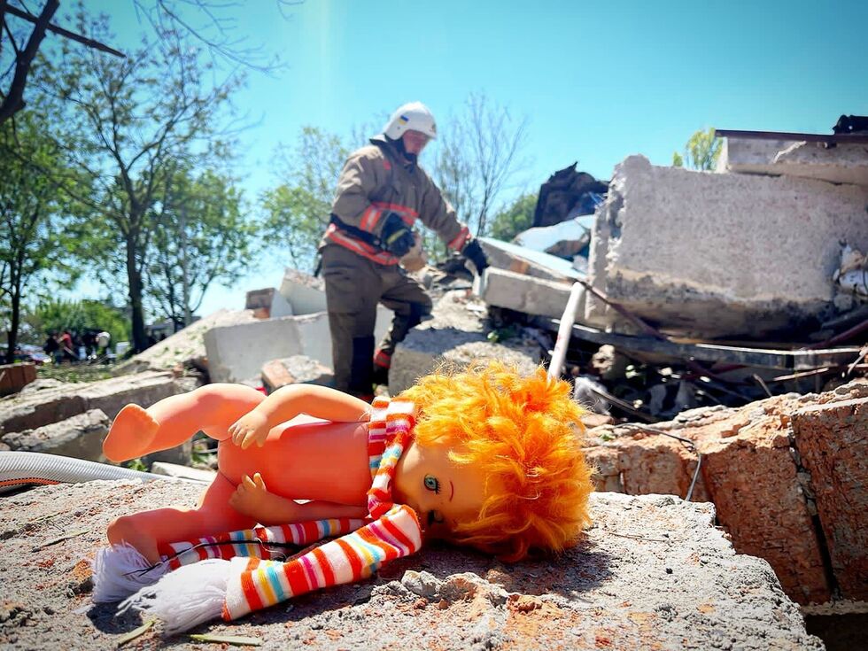 Обстріл російськими окупантами житлового будинку і бази відпочинку в Одеській області. Фоторепортаж 16