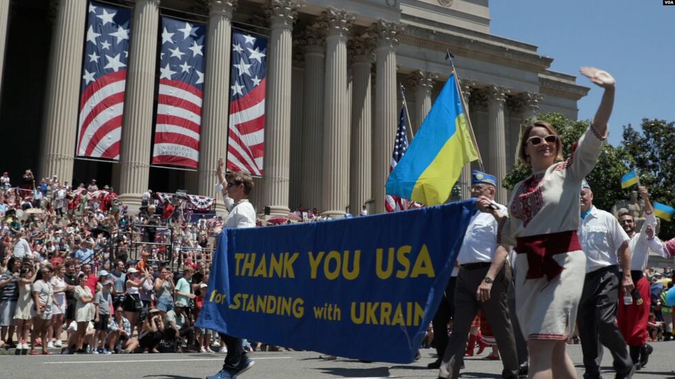 Украинская колонна впервые участвовала в параде на День независимости США. Фоторепортаж 13