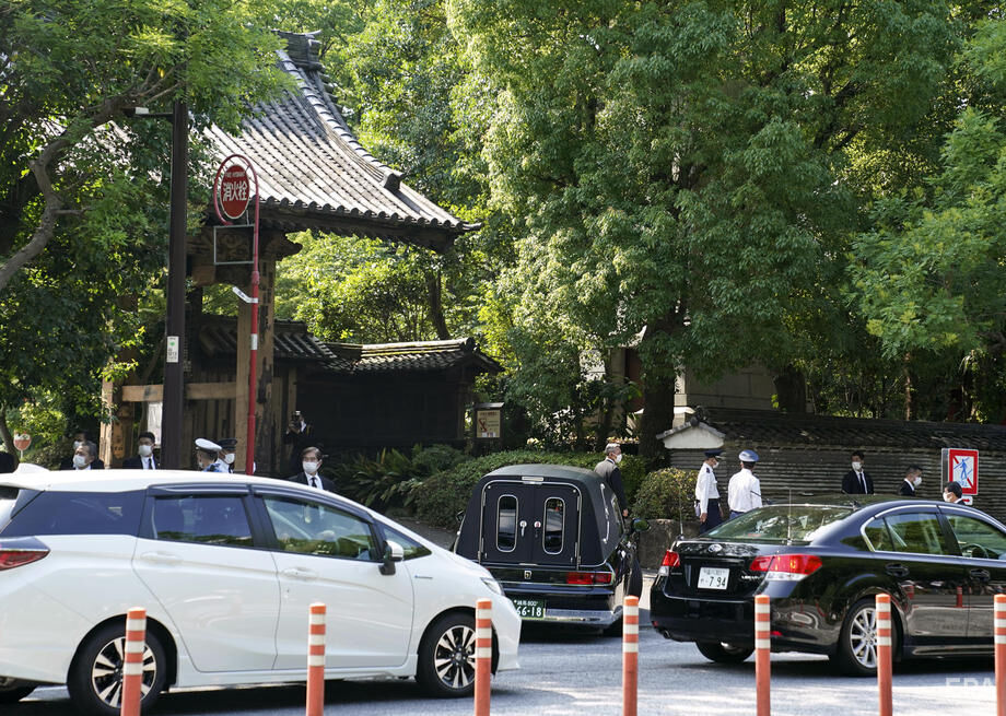 В Японии попрощались с экс-премьером Абэ, умершим после нападения на митинге. Фоторепортаж 1
