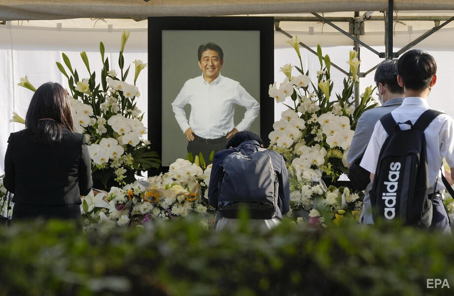 В Японии попрощались с экс-премьером Абэ, умершим после нападения на митинге. Фоторепортаж 4