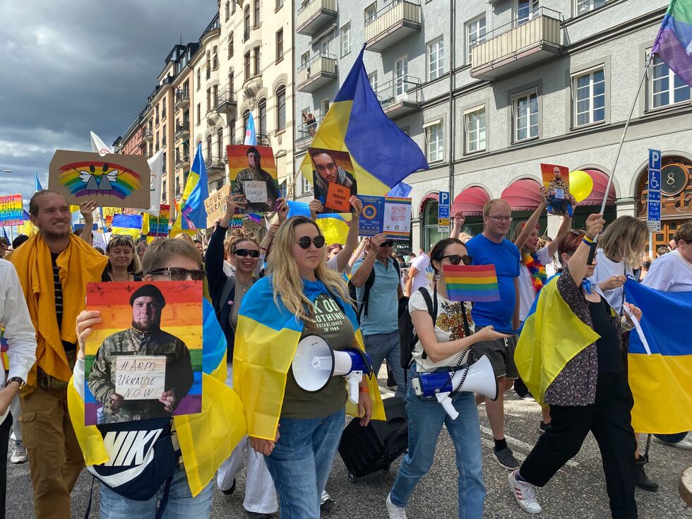 "Россия – гомофобное и террористическое государство". Украинцы приняли участие в ЛГБТ-прайде в Стокгольме. Фоторепортаж 1