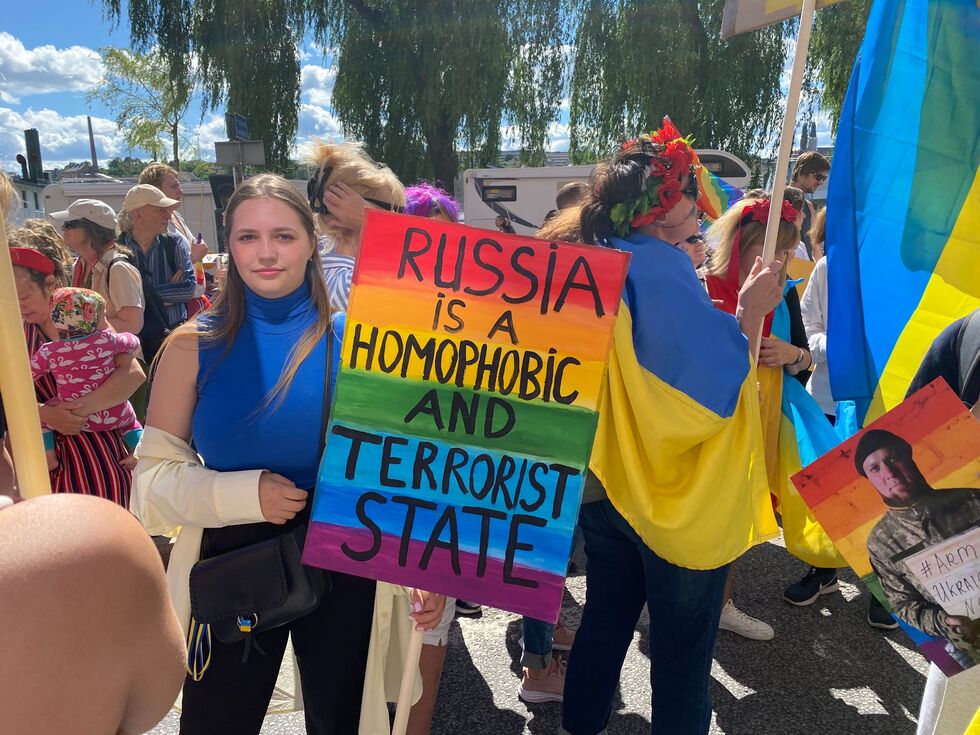 "Россия – гомофобное и террористическое государство". Украинцы приняли участие в ЛГБТ-прайде в Стокгольме. Фоторепортаж 10