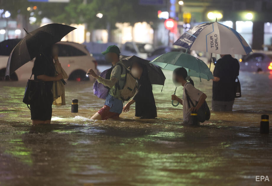 На Южную Корею обрушились самые сильные за 80 лет ливни, столицу страны затопило. Фоторепортаж 3