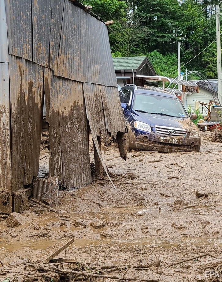 На Южную Корею обрушились самые сильные за 80 лет ливни, столицу страны затопило. Фоторепортаж 6