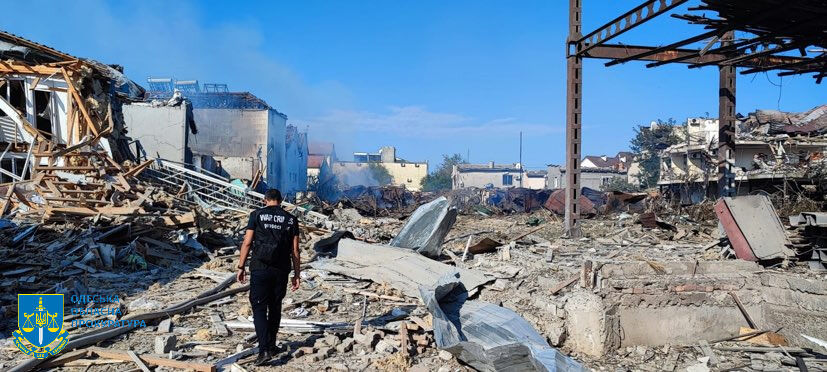 Последствия ракетного удара РФ по Затоке: разрушены базы отдыха и частные дома, ранены четыре человека. Фото, видео 10