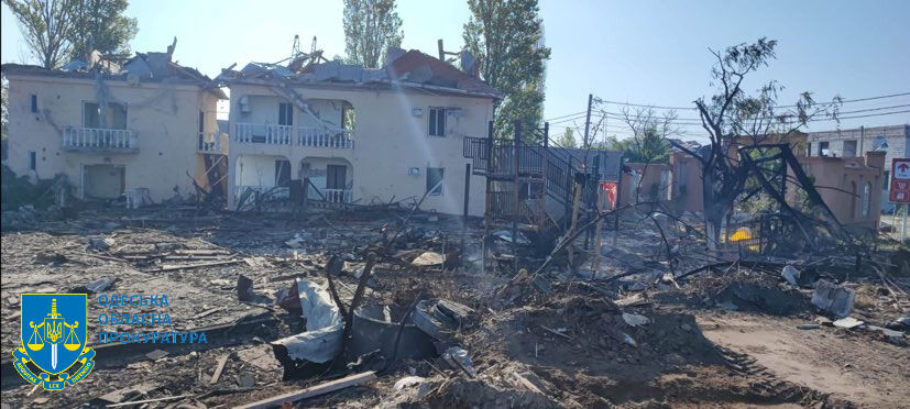 Последствия ракетного удара РФ по Затоке: разрушены базы отдыха и частные дома, ранены четыре человека. Фото, видео 11