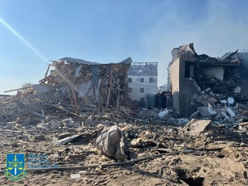 Последствия ракетного удара РФ по Затоке: разрушены базы отдыха и частные дома, ранены четыре человека. Фото, видео 13