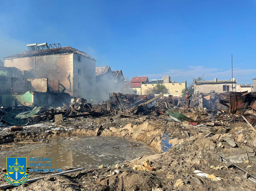 Последствия ракетного удара РФ по Затоке: разрушены базы отдыха и частные дома, ранены четыре человека. Фото, видео 14
