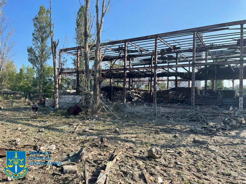 Последствия ракетного удара РФ по Затоке: разрушены базы отдыха и частные дома, ранены четыре человека. Фото, видео 16