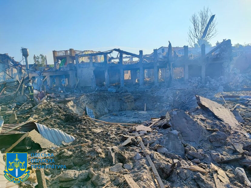 Последствия ракетного удара РФ по Затоке: разрушены базы отдыха и частные дома, ранены четыре человека. Фото, видео 19