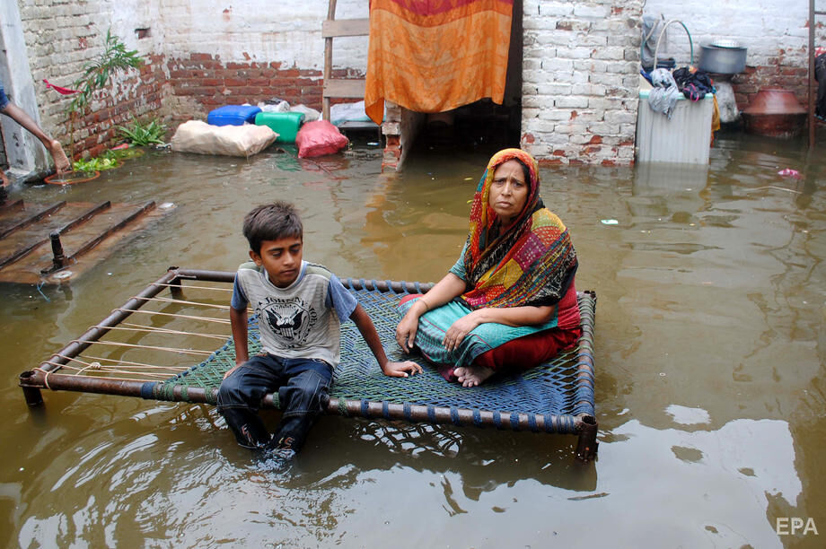 "Суши нет, это все большой океан". В Пакистане – сильнейшее наводнение за последние десятилетия. Фоторепортаж 1