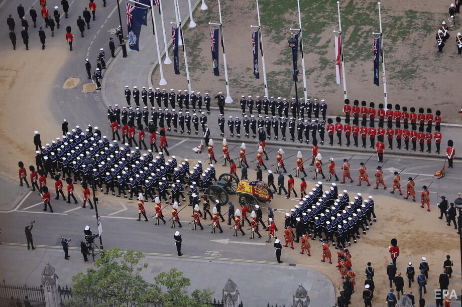 В Лондоне проходят похороны Елизаветы II. Фоторепортаж 1
