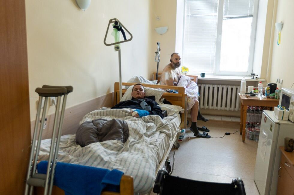 Зеленский посетил военный госпиталь и вручил государственные награды раненым защитникам Украины 3