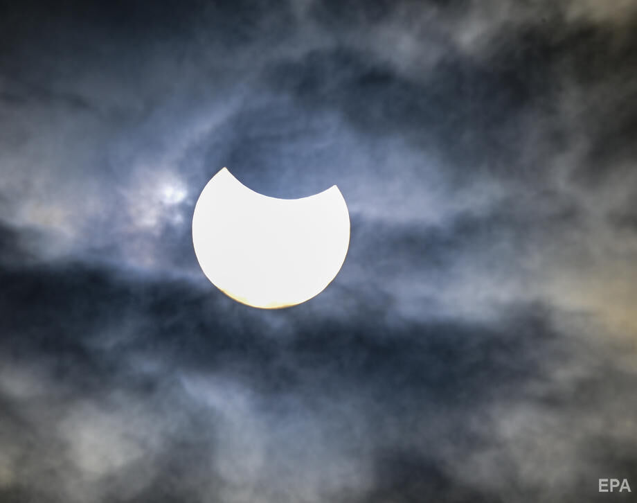 В Україні й низці країн Європи, Африки та Азії спостерігали часткове сонячне затемнення. Фоторепортаж 1