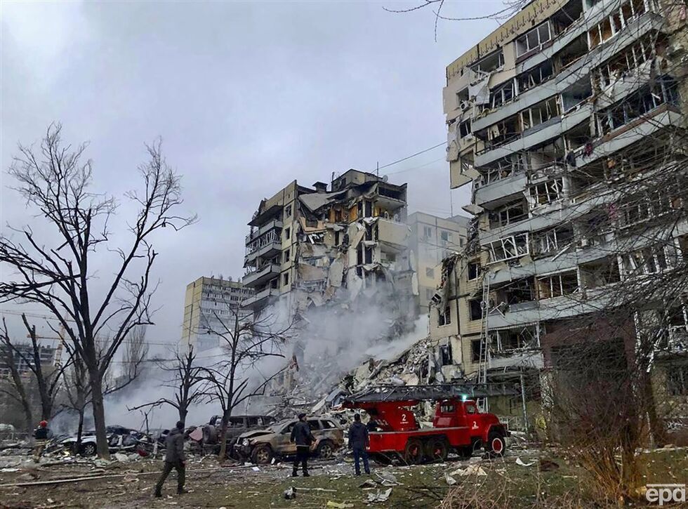 Росийская ракета попала в жилую многоэтажку в Днепре, есть погибшие. Идет спасательная операция. Фоторепортаж 1