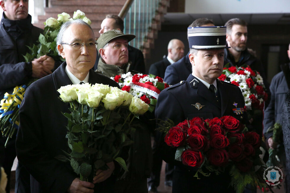 В Киеве состоялась церемония прощания с Монастырским и другими погибшими в авиакатастрофе в Броварах сотрудниками МВД. Фото, видео 6