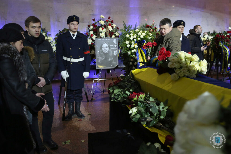 В Киеве состоялась церемония прощания с Монастырским и другими погибшими в авиакатастрофе в Броварах сотрудниками МВД. Фото, видео 8