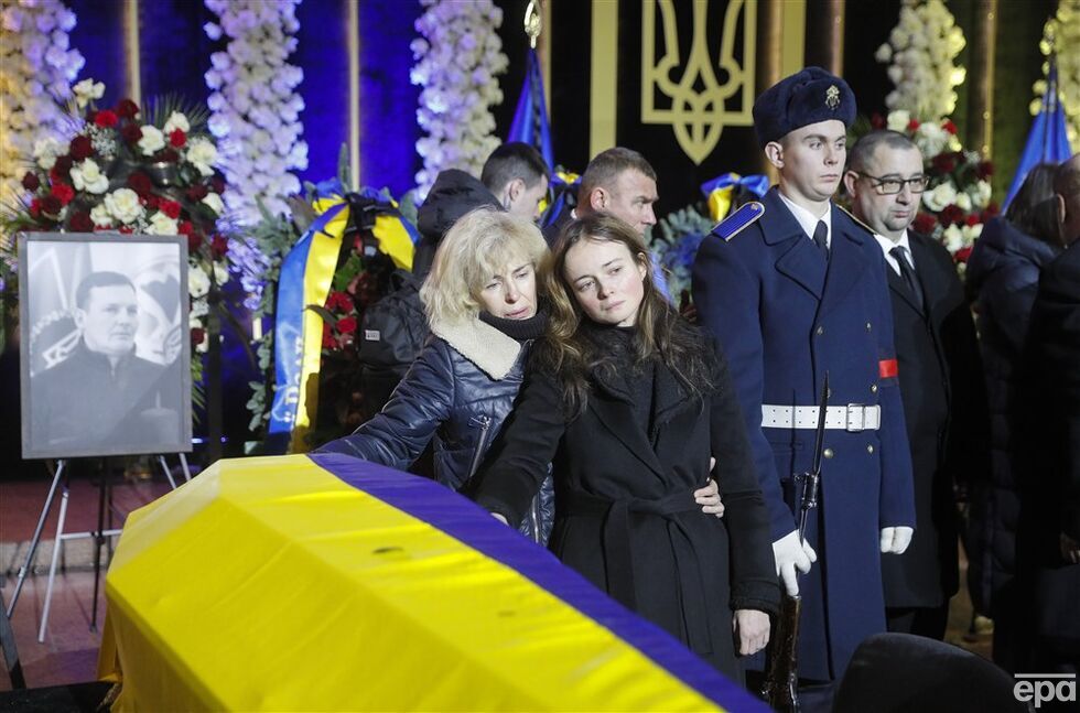 В Киеве состоялась церемония прощания с Монастырским и другими погибшими в авиакатастрофе в Броварах сотрудниками МВД. Фото, видео 13