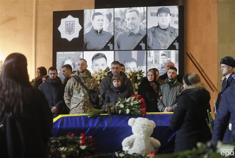 В Киеве состоялась церемония прощания с Монастырским и другими погибшими в авиакатастрофе в Броварах сотрудниками МВД. Фото, видео 14