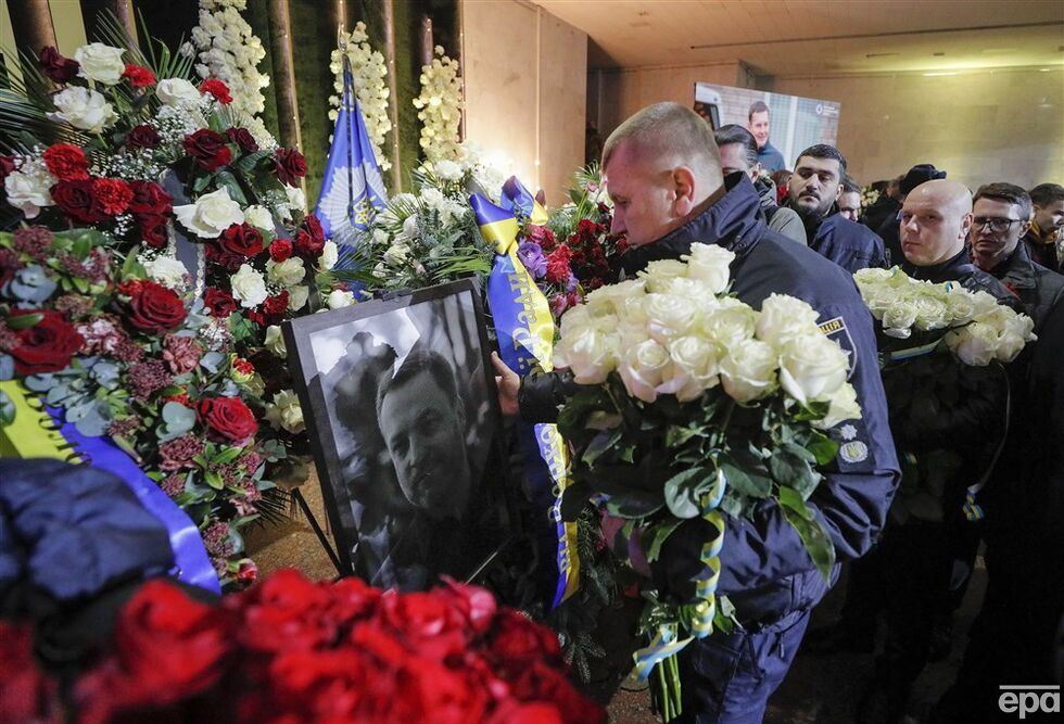 В Киеве состоялась церемония прощания с Монастырским и другими погибшими в авиакатастрофе в Броварах сотрудниками МВД. Фото, видео 16