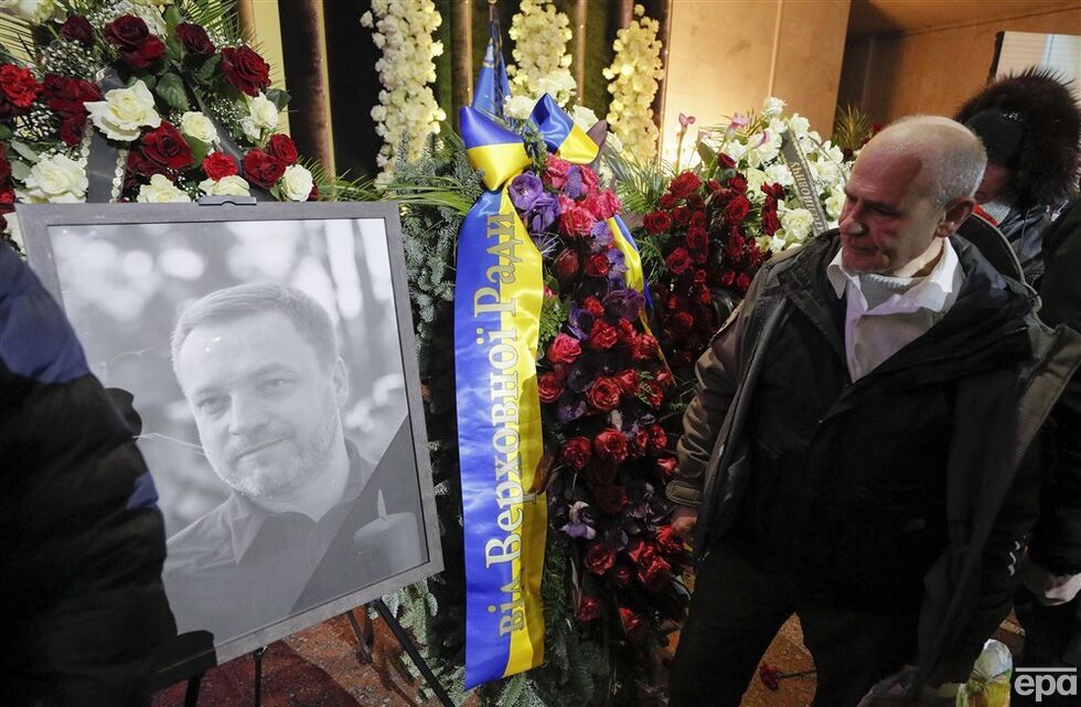 В Киеве состоялась церемония прощания с Монастырским и другими погибшими в авиакатастрофе в Броварах сотрудниками МВД. Фото, видео 18