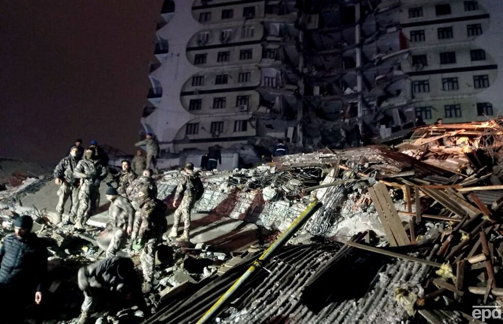 Два потужні землетруси забрали життя понад 2 тис. людей у Туреччині й Сирії. Фоторепортаж 1