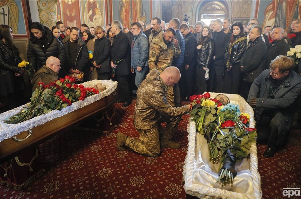 В Киеве попрощались с бывшим нардепом Олегом Барной, который погиб на фронте, и его командиром Валерием Дороховым. Фоторепортаж 1