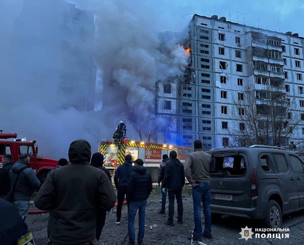 Разрушенная многоэтажка в Умани, пожары в Днепре, обломки ракеты в квартире в Украинке. Последствия ночного ракетного удара РФ. Фоторепортаж 2