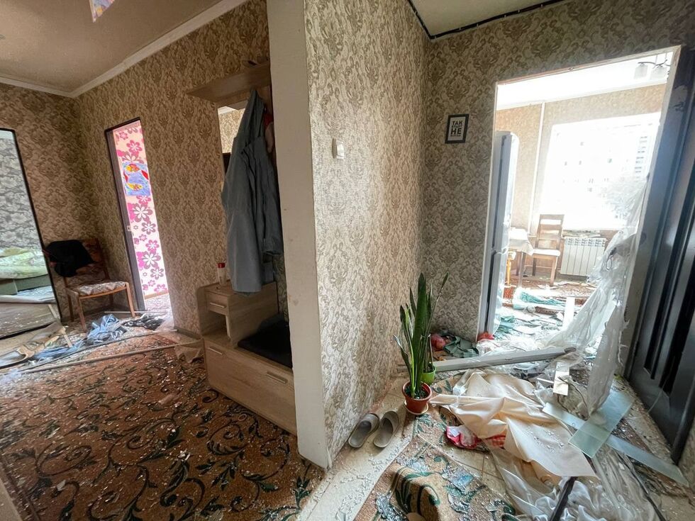 Разрушенная многоэтажка в Умани, пожары в Днепре, обломки ракеты в квартире в Украинке. Последствия ночного ракетного удара РФ. Фоторепортаж 23