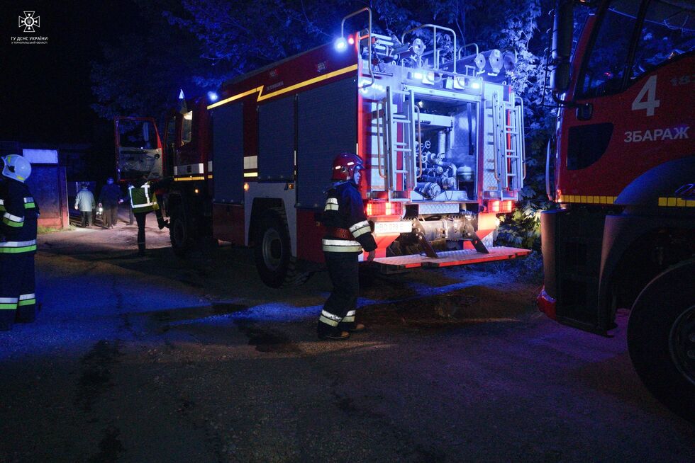 ГСЧС показала последствия удара РФ по Тернопольской области: огонь тушили 80 пожарных. Фоторепортаж 5