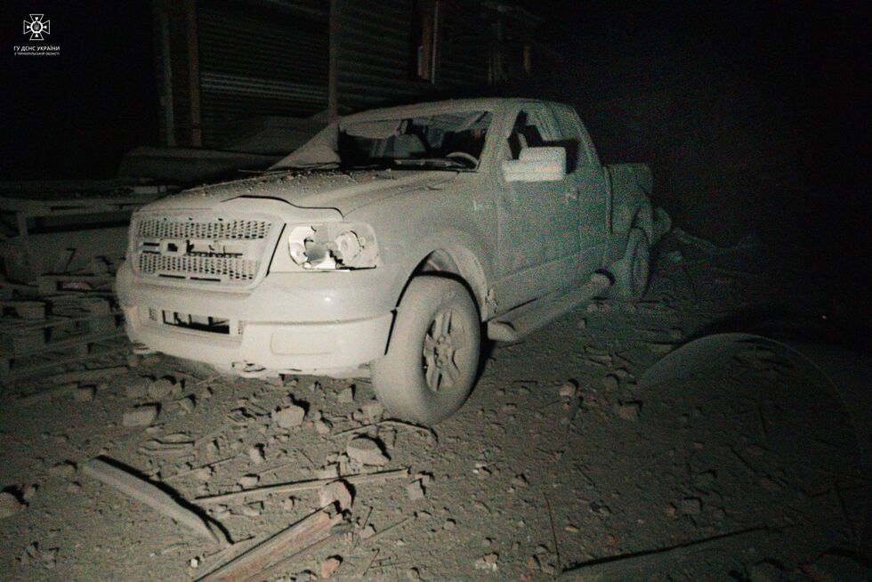 ГСЧС показала последствия удара РФ по Тернопольской области: огонь тушили 80 пожарных. Фоторепортаж 17