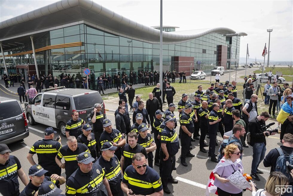 "You are not welcome". У Грузії відбулися акції протесту через відновлення авіасполучення з Росією. Фоторепортаж 4
