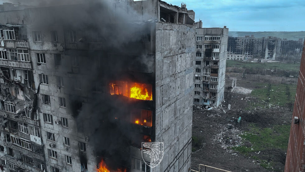 "Как гибнет город". Украинские военные показали кадры разрушенного Бахмута с беспилотника. Фоторепортаж 5