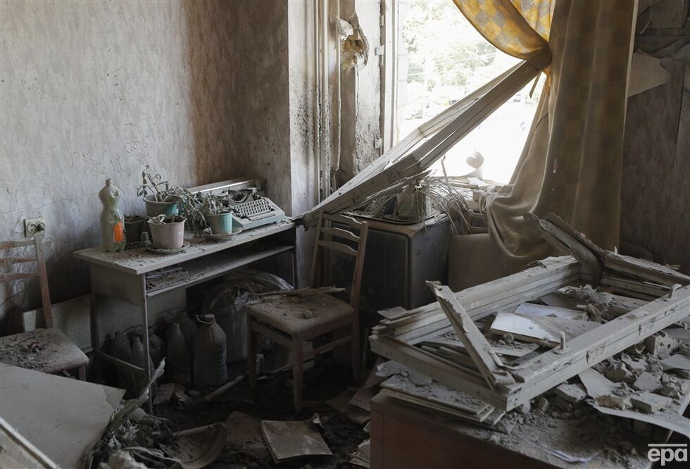 За ночь в районе Киева сбили более 40 дронов-камикадзе, их обломки привели к разрушениям. Фоторепортаж 10