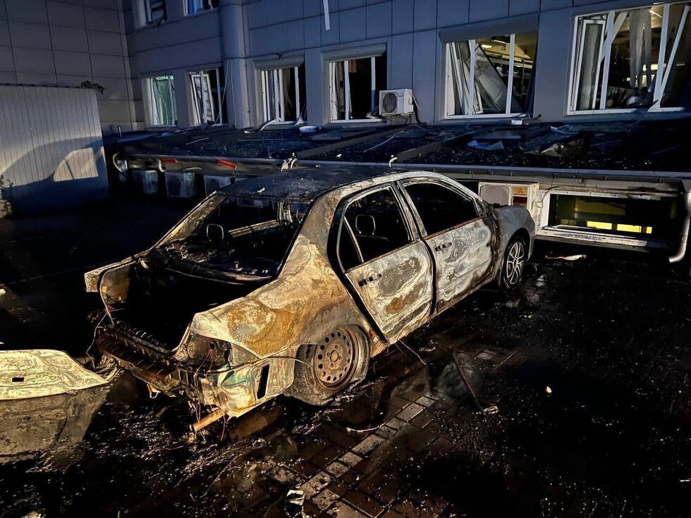 Во время атаки РФ на Киев погибли женщина и мама с дочерью. Фоторепортаж 15