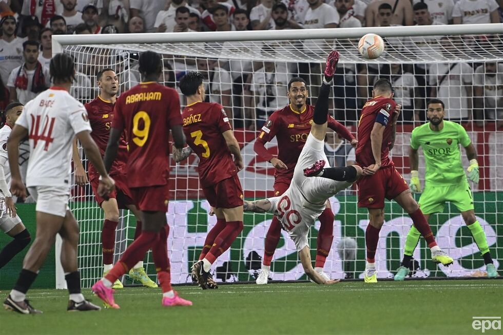 "Севилья" выиграла Лигу Европы, победив "Рому" в серии пенальти. Моуриньо впервые проиграл финал еврокубка. Фоторепортаж 1