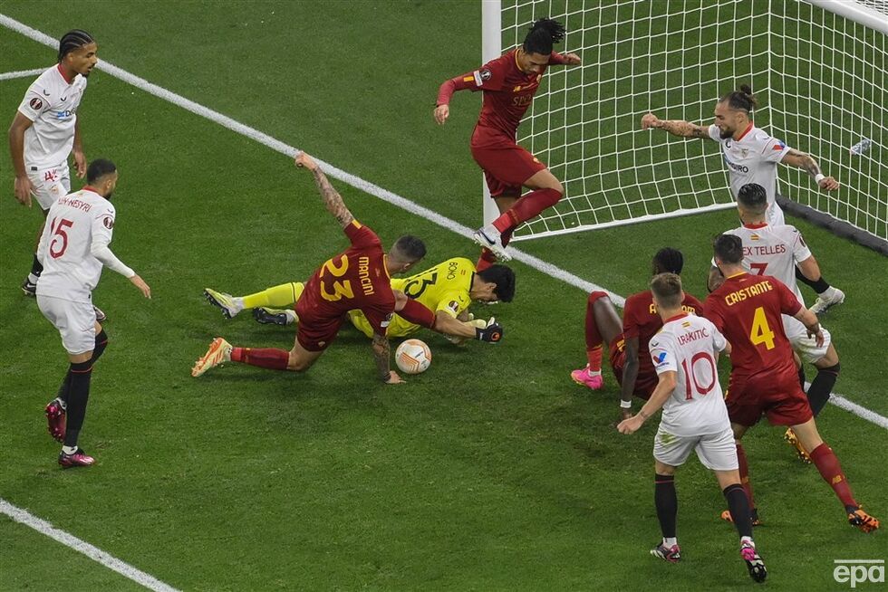 "Севилья" выиграла Лигу Европы, победив "Рому" в серии пенальти. Моуриньо впервые проиграл финал еврокубка. Фоторепортаж 2