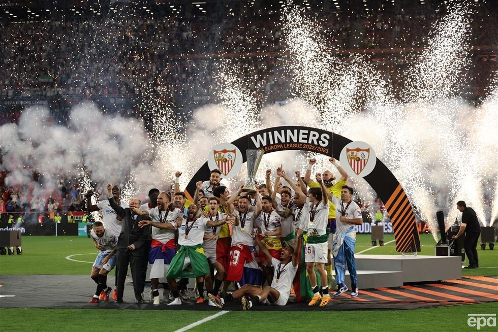 "Севілья" виграла Лігу Європи, перемігши "Рому" в серії пенальті. Моурінью вперше програв фінал єврокубка. Фоторепортаж 13