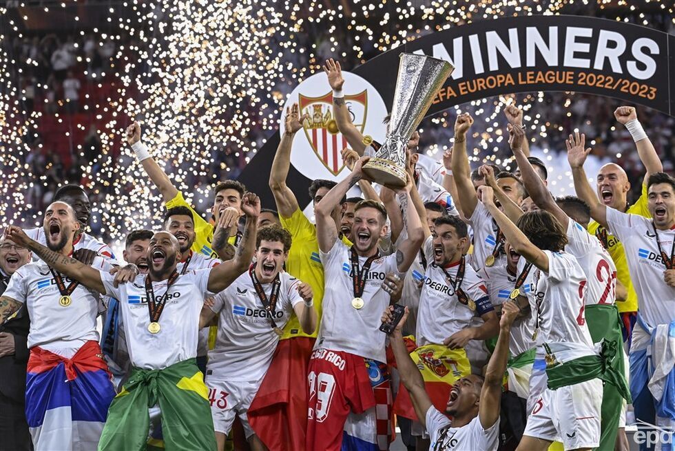 "Севилья" выиграла Лигу Европы, победив "Рому" в серии пенальти. Моуриньо впервые проиграл финал еврокубка. Фоторепортаж 17