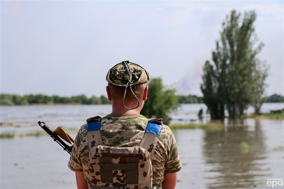 На півдні України під воду йдуть міста й села після підриву окупантами Каховської ГЕС. Фоторепортаж 2