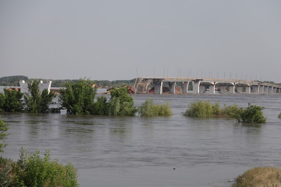 На юге Украины под воду уходят города и села после подрыва оккупантами Каховской ГЭС. Фоторепортаж 12
