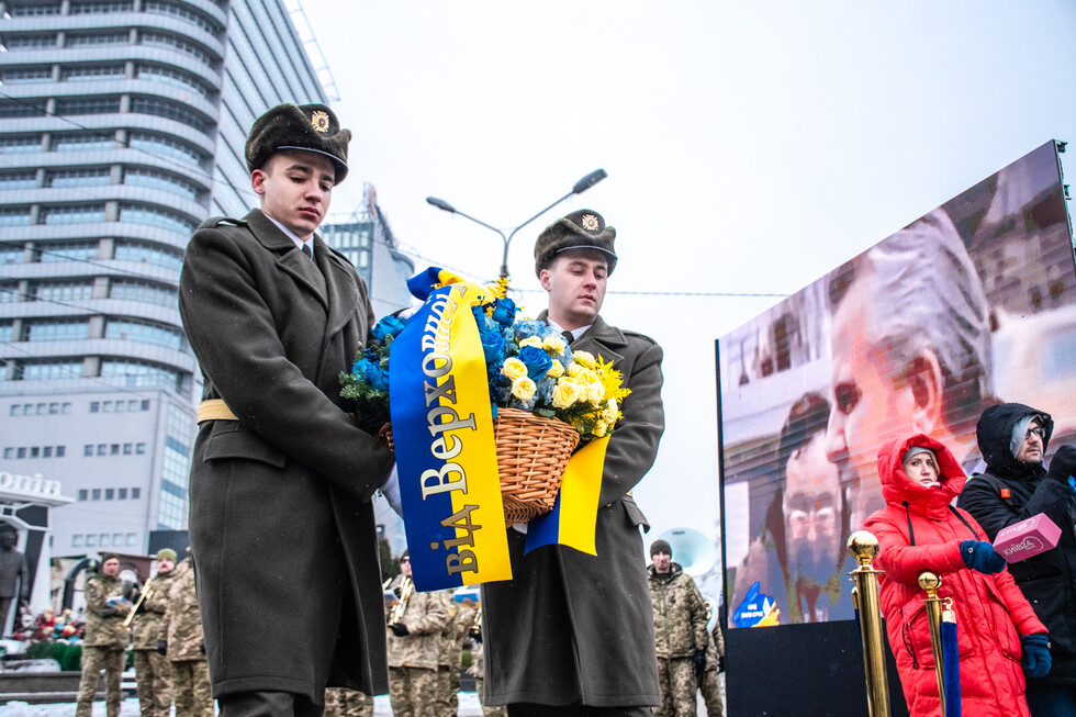 В Киеве открыли памятник первому президенту Украины Кравчуку. Фоторепортаж 1