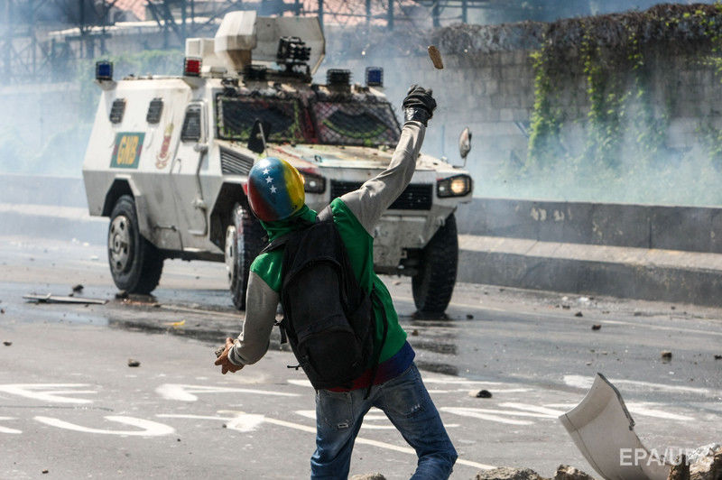 Протесты в Венесуэле продолжаются. Фоторепортаж 1