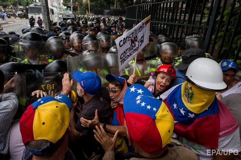 Протесты в Венесуэле продолжаются. Фоторепортаж 9