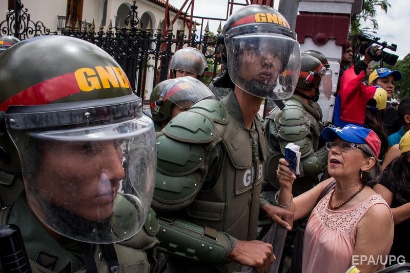 Протесты в Венесуэле продолжаются. Фоторепортаж 14