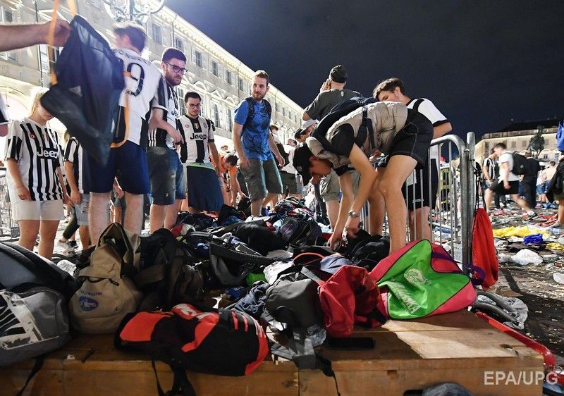 Тиснява в Турині, постраждали сотні вболівальників. Фоторепортаж 2