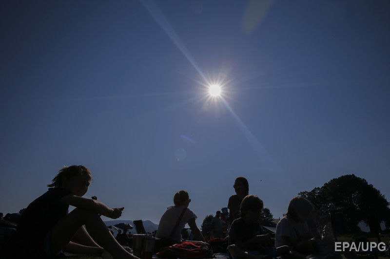 ﻿У 14 американських штатах спостерігали повне сонячне затемнення. Фоторепортаж 3