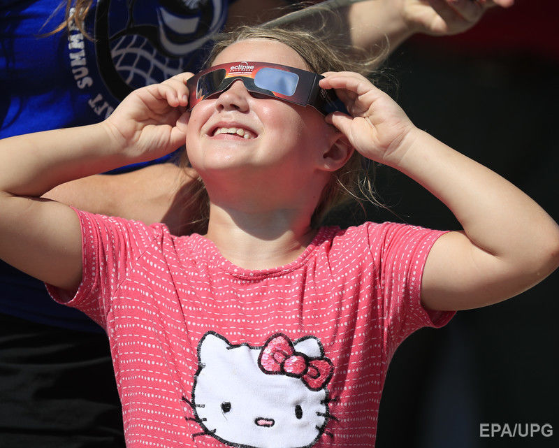 ﻿У 14 американських штатах спостерігали повне сонячне затемнення. Фоторепортаж 4