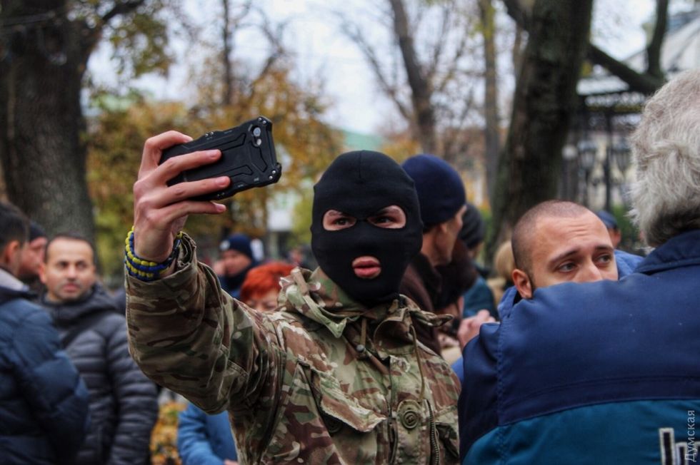 ﻿В Одесі мітингувальники проти будівництва висотки побилися з поліцією. Фоторепортаж 1